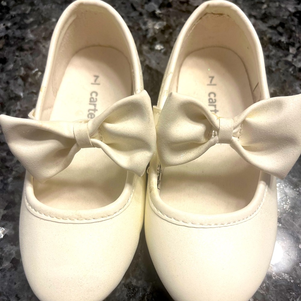 Carters white shoe 7T